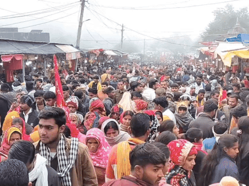 चौथ माता लक्खी मेले के चलते चौथ का बरवाड़ा कस्बे में चारों तरफ लोगों का रैला नजर आ रहा है। इस दौरान पूरा कस्बा चौथ माता के जयकारों से गूंजायमान रहा।
