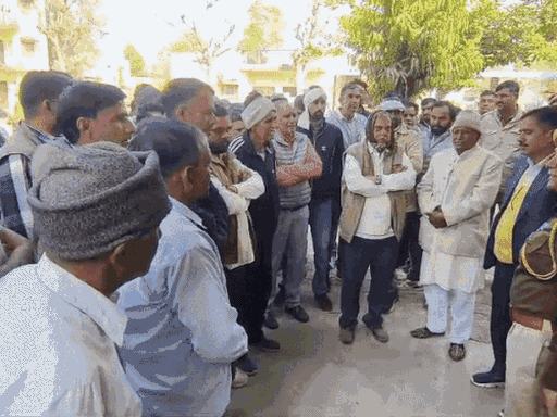 सीकर में शेखावाटी के संस्थापक महाराव शेखा की मूर्ति लगाने को लेकर विवाद हो गया है। सामी गांव के ग्रामीण मंगलवार को लोसल थाने पर पहुंचे।