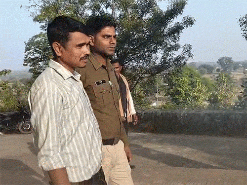 मामले में फड़ प्रभारी शिशुपाल यादव को गिरफ्तार किया है।