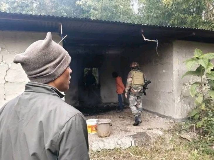 नगाउकोन गांव में 5:45 बजे एक इसी खाली पड़े घर में आईईडी ब्लास्ट हुआ।