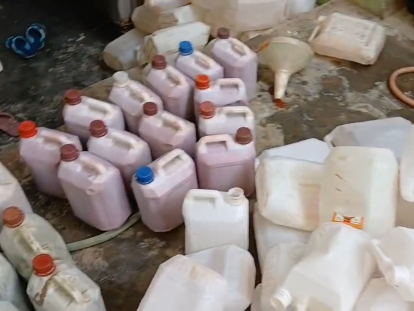 फरीदाबाद में अवैध सॉस फैक्ट्री पर रेड:  270 लीटर कराया नष्ट, सैंपल जांच के लिए लैब भेजे, सीएम फ्लाइंग टीम ने की कार्रवाई – Ballabgarh News