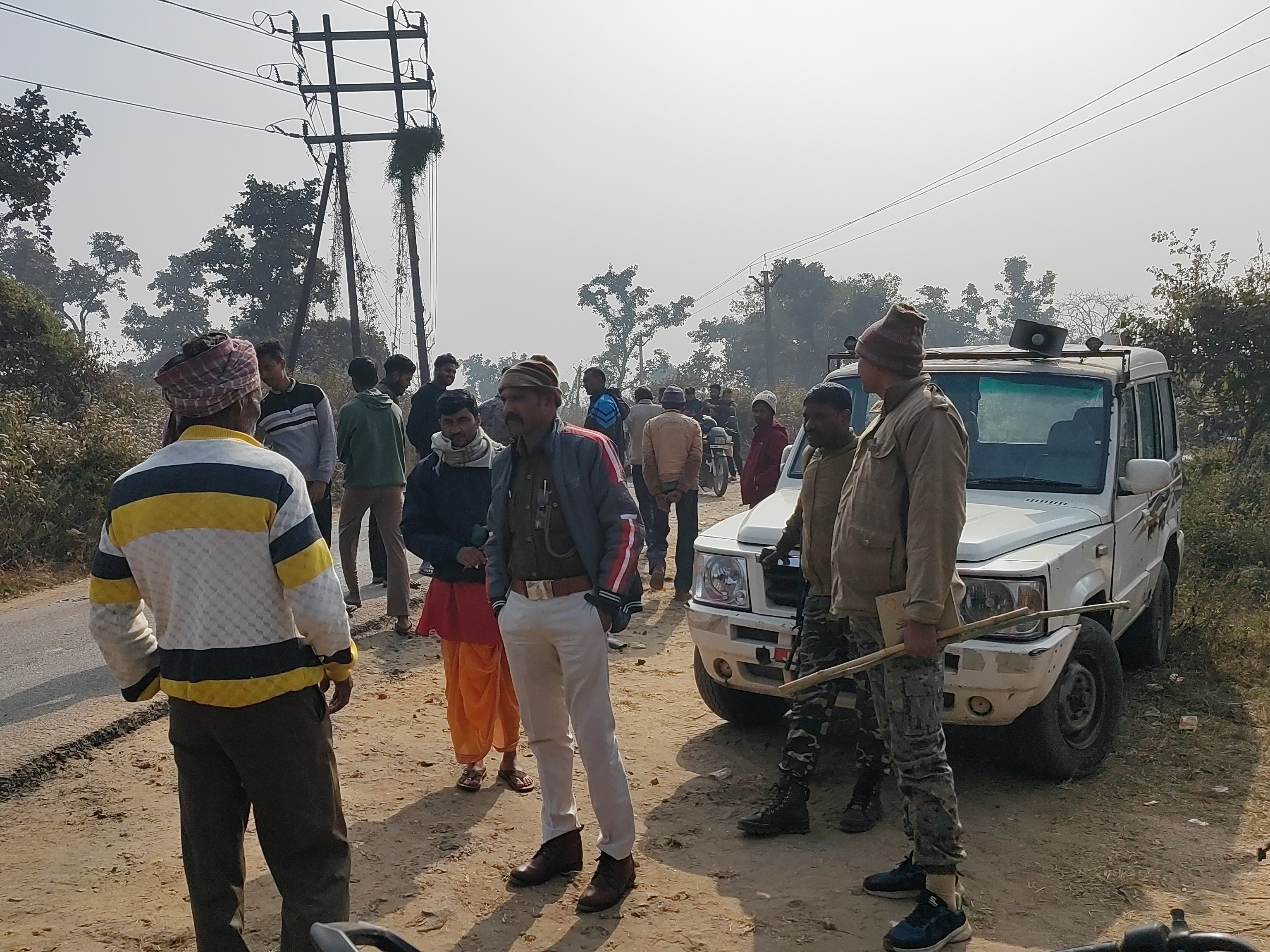 पुलिस ने दोनों क्षतिग्रस्त वाहनों को जब्त कर थाने ले लिया है।