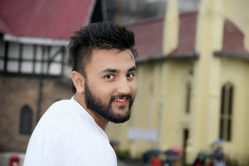 पहाड़ी सिंगर विकेश खाची का कहना है कि मैंने किसी को गलत मैसेज नहीं किए।