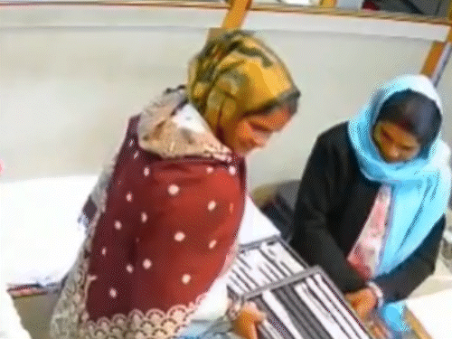 जगतपुरा बाजार में श्याम ज्वैलर्स शॉप में शनिवार शाम करीब 5 बजे यह वारदात हुई। तीन महिलाओं ने कस्टमर बनकर वारदात को अंजाम दिया।