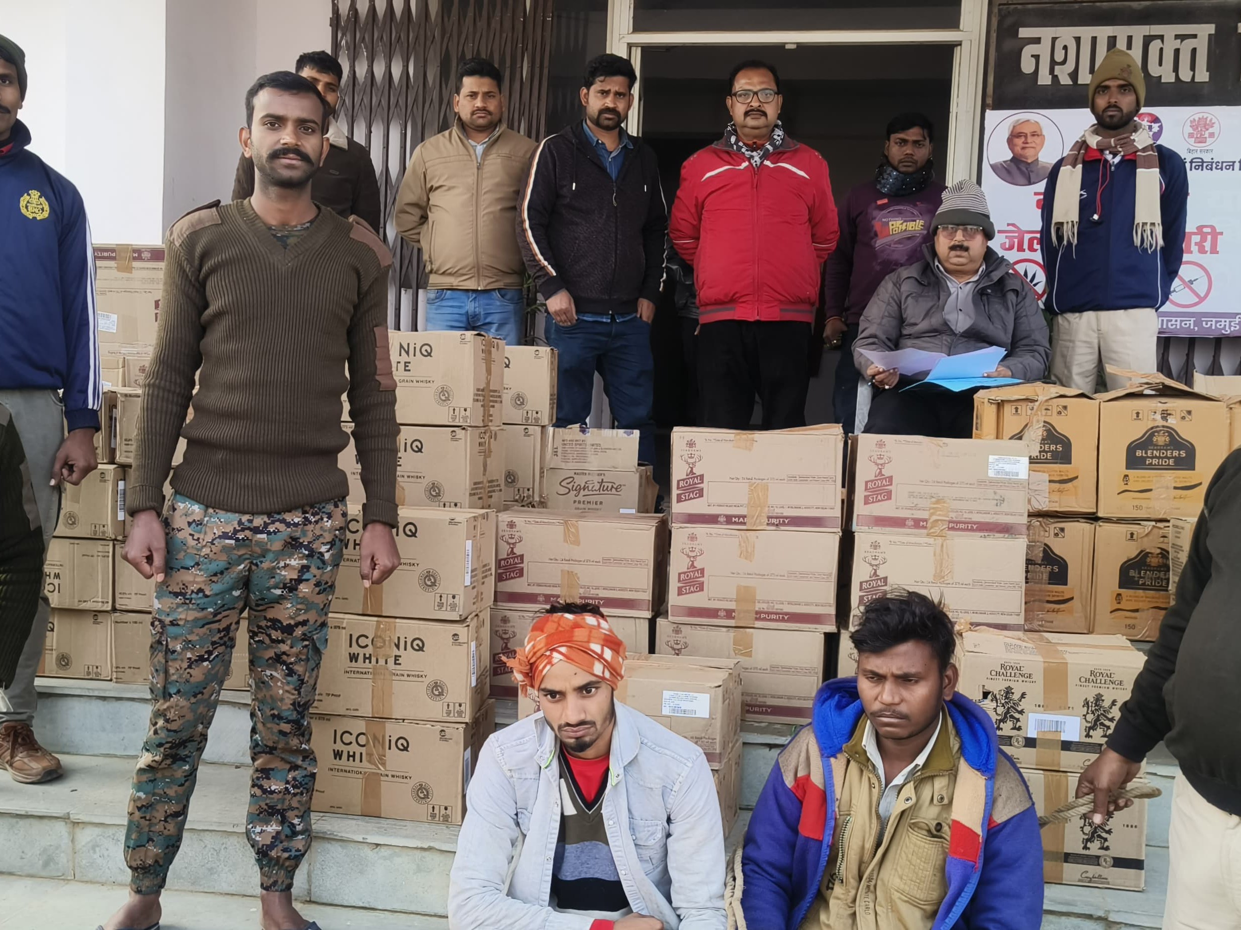 पुलिस ने शराब तस्करों काे किया अरेस्ट।