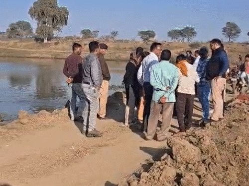 ठेकेदार ने कार्रवाई का विरोध किया, फोर्स की मौजूदगी में पुल हटाया गया।