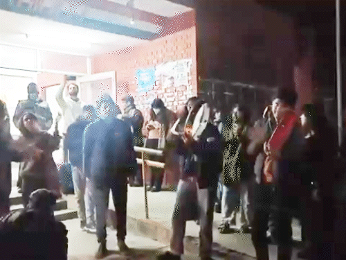 वीडियो 35 सेकंड का है। बताया जा रहा है कि 5 जनवरी 2026 को इसे JNU कैंपस में रिकॉर्ड किया गया था। - Dainik Bhaskar