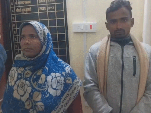 13 साल बाद मां से मिला युवक।