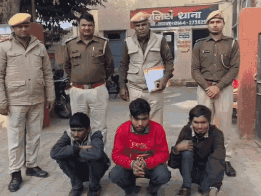 एनईबी थाना पुलिस ने कार्रवाई करते हुए मुकेश उर्फ मुकला, मनोज उर्फ मनिया और राकेश उर्फ राखला को गिरफ्तार किया। पुलिस ने तीनों आरोपियों को रिमांड पर लेकर पूछताछ की।