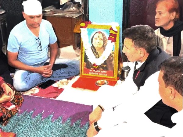 कांग्रेस नेताओं ने इंदौर के भागीरथपुरा में पीड़ित परिवारों से मुलाकात की।