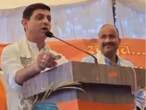 इंदौर महापौर का एक वीडियो सामने आया है। जिसमें वे पार्षद कमल वाघेला को बेस्ट बता रहे हैं।