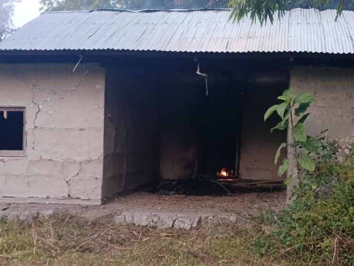 ब्लास्ट के बाद घर में आग लग गई थी।