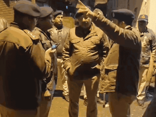 राजू ईरानी के लिए पुलिस लगातार सर्चिंग अभियान चला रही है।