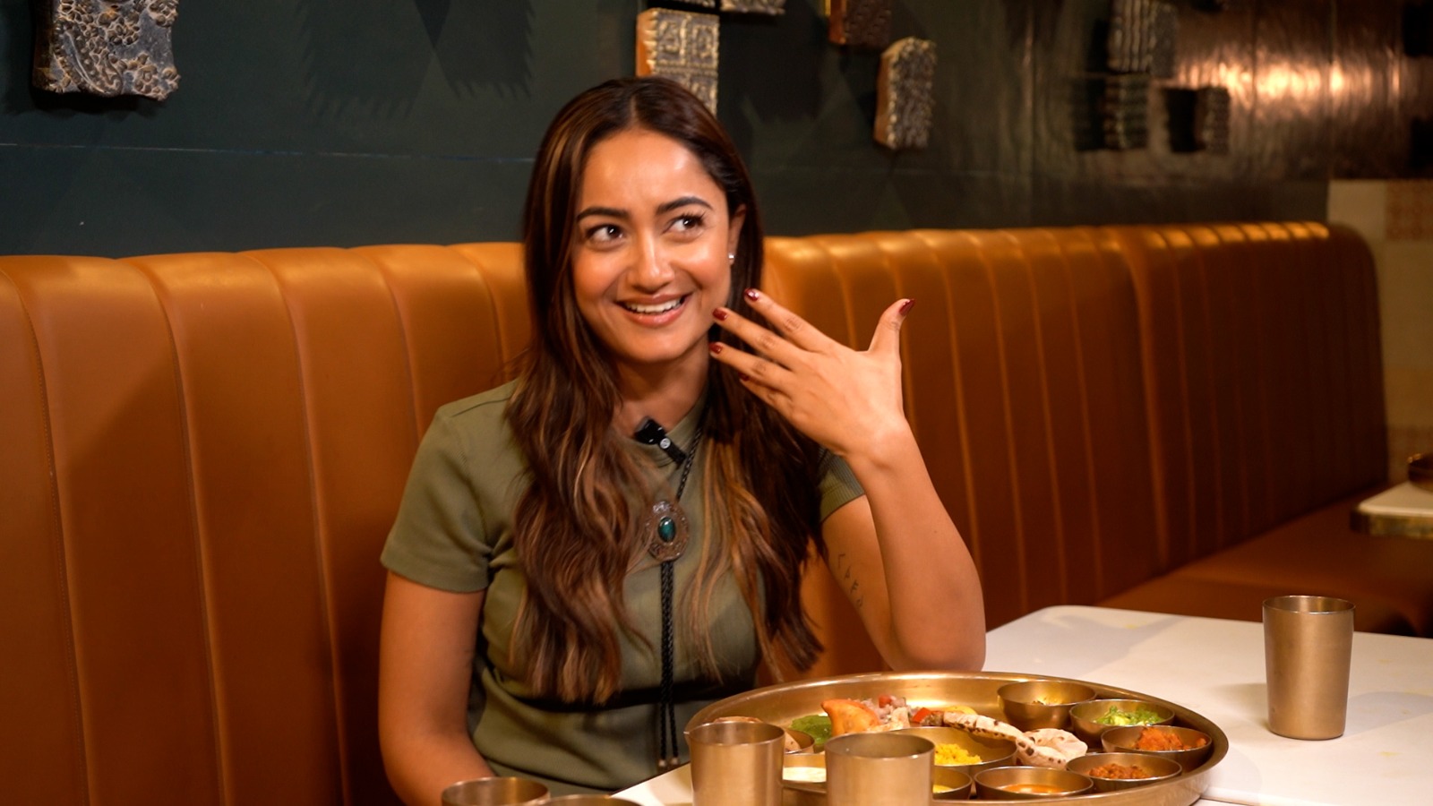 लोकेशन: महाराजा भोग रेस्टोरेंट जुहू, मुंबई।