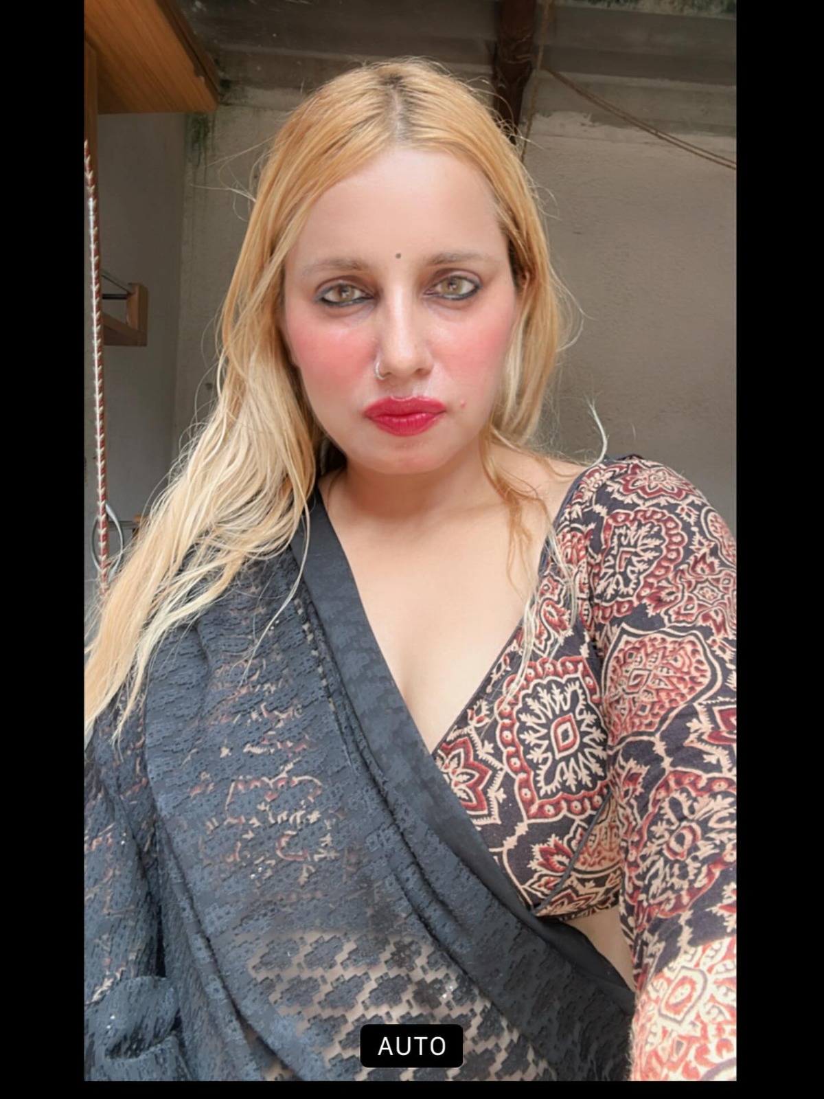 रोजी नेहा सिंह के वीडियो देखकर लोग उन्हें बिहारी रशियन गर्ल कहते हैं।