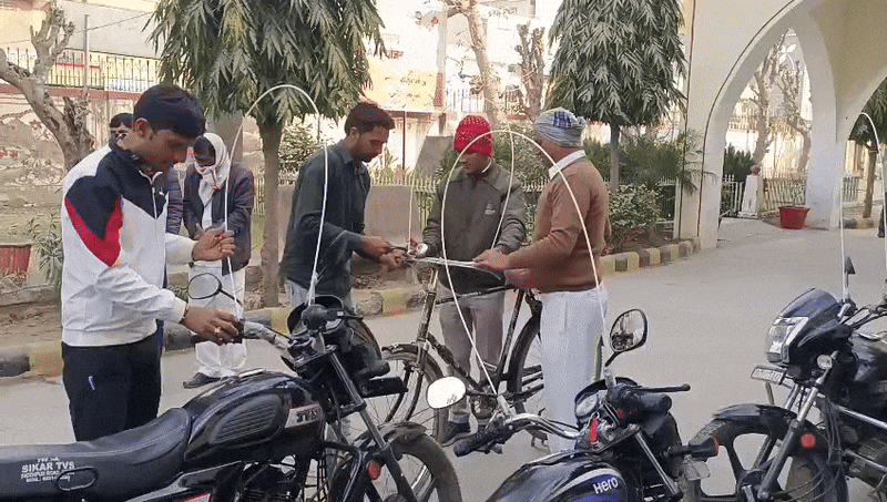 हर साल चाइनीज मांझे से होने वाली दुर्घटनाओं को देखते हुए अब सामाजिक संगठन सर्व समाज सेवा समिति के युवा आगे आए हैं।