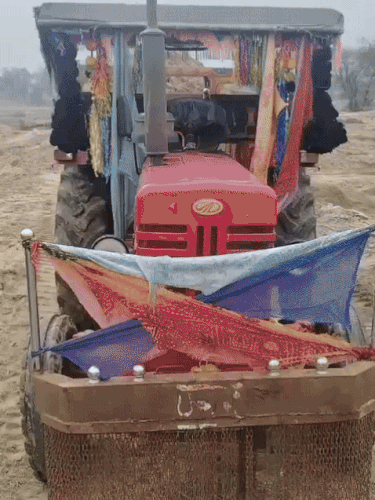 आरोपी हैड कॉन्स्टेबल की ओर से पकडे़ गए वाहन-मौके का नजारा-फाइल फोटो