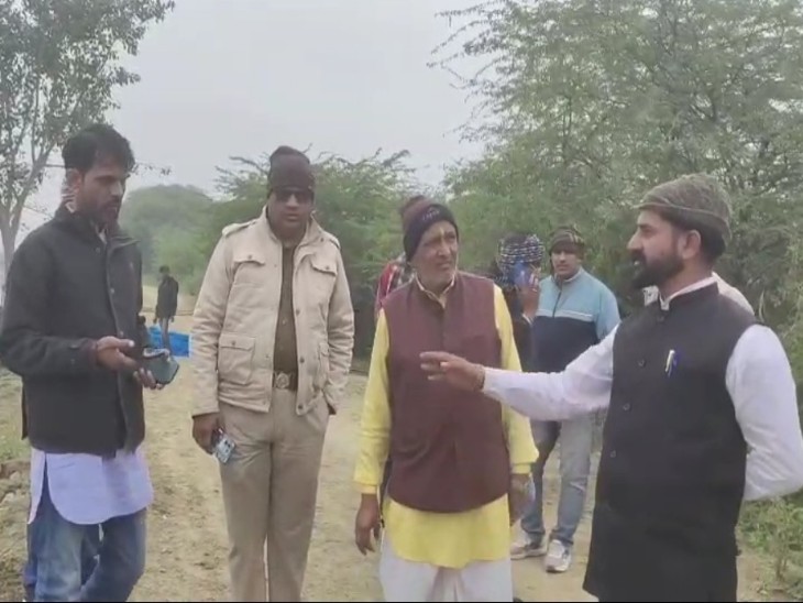 हरे काटने के मामले पुलिस ने मौके से पहुंचकर जायजा लिया।