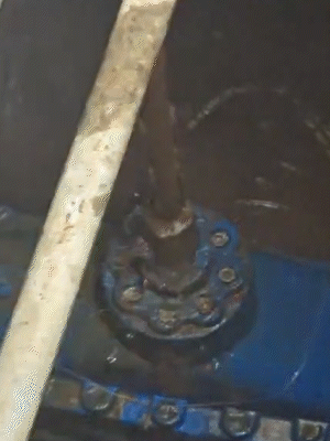 इसी वॉल्व से नर्मदा लाइन का पानी लीक हो रहा था।