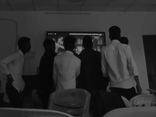 बलरामपुर जिले के स्कूल में स्टूडेंट्स के अश्लील डांस का वीडियो वायरल हो रहा है। - Dainik Bhaskar