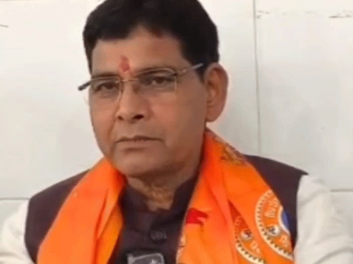 मंत्री ने कांग्रेस पर नाम जोड़ने की राजनीति करने का आरोप लगाया।