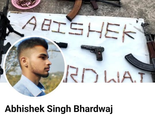 आरोपी अभिषेक द्वारा अपने सोशल मीडिया अकाउंट पर पोस्ट तस्वीर।