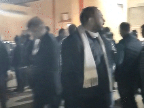 केंद्रीय जेल के बाहर वकीलों का जमावड़ा रहा।