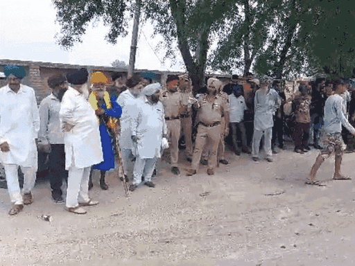 लुधियाना में 2 साल पहले कारकस प्लांट का विरोध करने पहुंचे इलाके के लोग और पुलिस बल तैनात। - Dainik Bhaskar