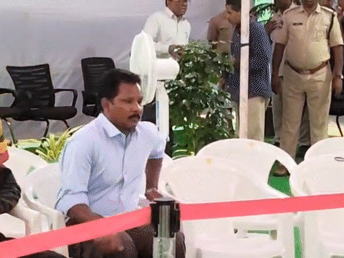 हिड़मा के साथी देवा बारसे (49) ने 3 जनवरी को तेलंगाना के हैदराबाद में सरेंडर किया है।