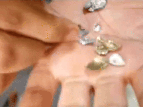 फायरिंग के बाद घर के बाहर और अंदर मिले गोलियों के अवशेष दिखाते हुए।