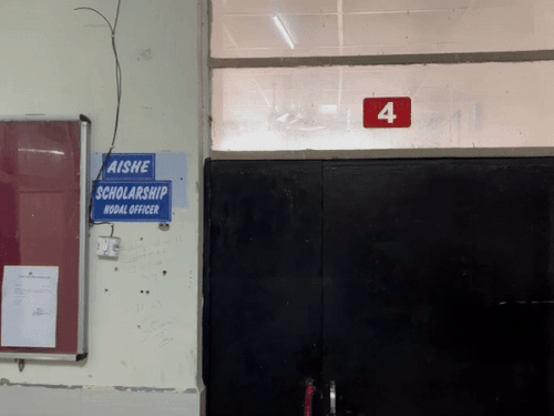 पुराने गवर्नमेंट कॉलेज के इसी कमरा नंबर 4 में सीजेआई की क्लास लगती थी।