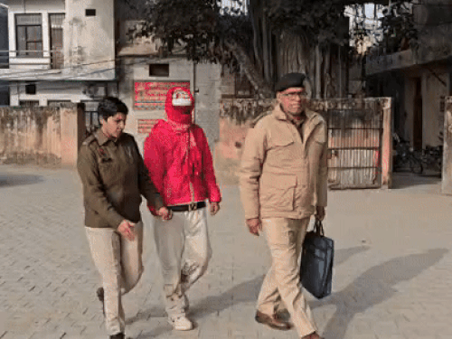 आरोपी महिला को पुलिस ने कोर्ट में पेश कर दो दिन के रिमांड पर रखा है।