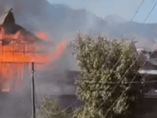 जलता हुई जुग्गा रियासत का राजमहल