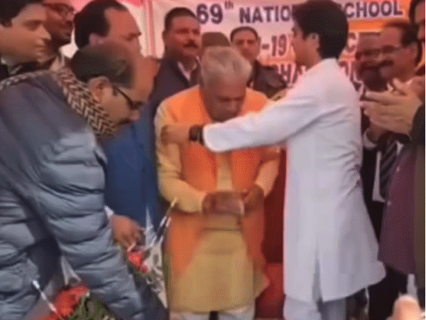 MP Politics CM Mohan Yadav Minister Prahlad singh patel Mahan Aryaman  Scindhia BJP MLA Devendra Jain BJP Congress | Baat Khari Hai | भाजपा विधायक  ने सिंधिया के बेटे के पैर छुए: