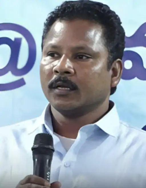 सरेंडर के बाद देवा ने कहा- पुलिस ने हमें अरेस्ट कर सरेंडर करवाया है।