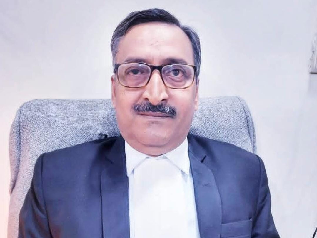 एडवोकेट अनिल मिश्रा - Dainik Bhaskar