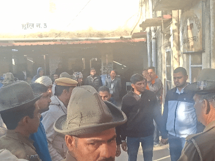 आरोपियों को कड़ी सुरक्षा के बीच कोर्ट में पेश किया गया।