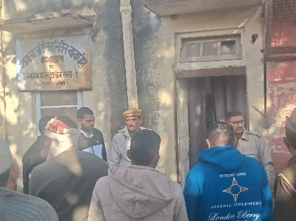 भारी पुलिस जाब्ते के बीच आरोपियों की कोर्ट में पेशी चर्चा का विषय रही।