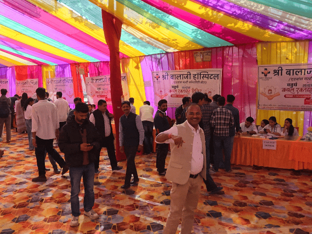 शिविर के दौरान सैंकड़ों महिला-पुरुषों ने अपने सेवा के संकल्प को पूरा करने के लिए रक्तदान किया। इसके लिए दोपहर तक तो लंबी कतार लगी रही।