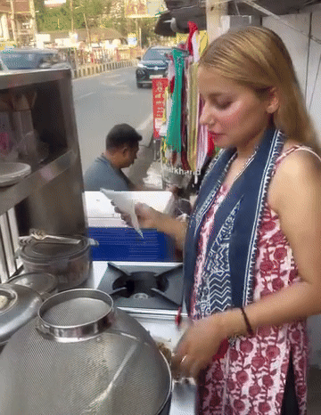 रांची में रोजी नेहा ने चिकन लिट्टी का स्टॉल चलाया था।