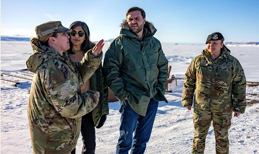 अमेरिका के उप-राष्ट्रपति जेडी वेंस पिछले साल ग्रीनलैंड के अमेरिकी बेस पर गए थे।