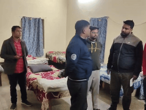 प्राधिकरण सचिव ने नगर परिषद जैसलमेर द्वारा संचालित हनुमान चौराहा स्थित रैन बसेरे का अचानक निरीक्षण किया।