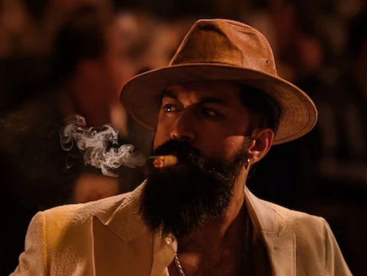 যশ ছাড়াও ছবিতে অভিনয় করেছেন কিয়ারা আদভানি, নয়নথারা, হুমা কুরেশি এবং তারা সুতারিয়া।