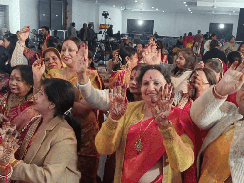 2 दिवसीय आयोजन में श्रद्धालुओं ने नाचते-गाते हुए माता शाकंभरी के दरबार में धोक लगाई।