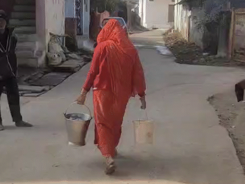 आदमपुर समेत अन्य जगहों पर लोग भूजल का घरेलू उपयोग करने से बच रहे हैं।