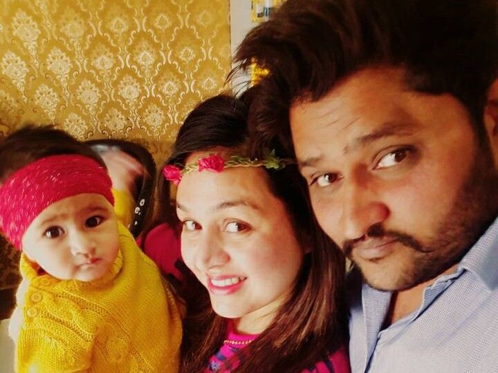 पत्नी व बेटी के साथ अमनदीप सिंह की फोटो, जो उसने सोशल मीडिया पर डाली थी।