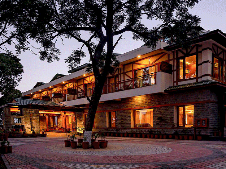 महिला के मुताबिक- इसी होटल में उसका रेप हुआ।