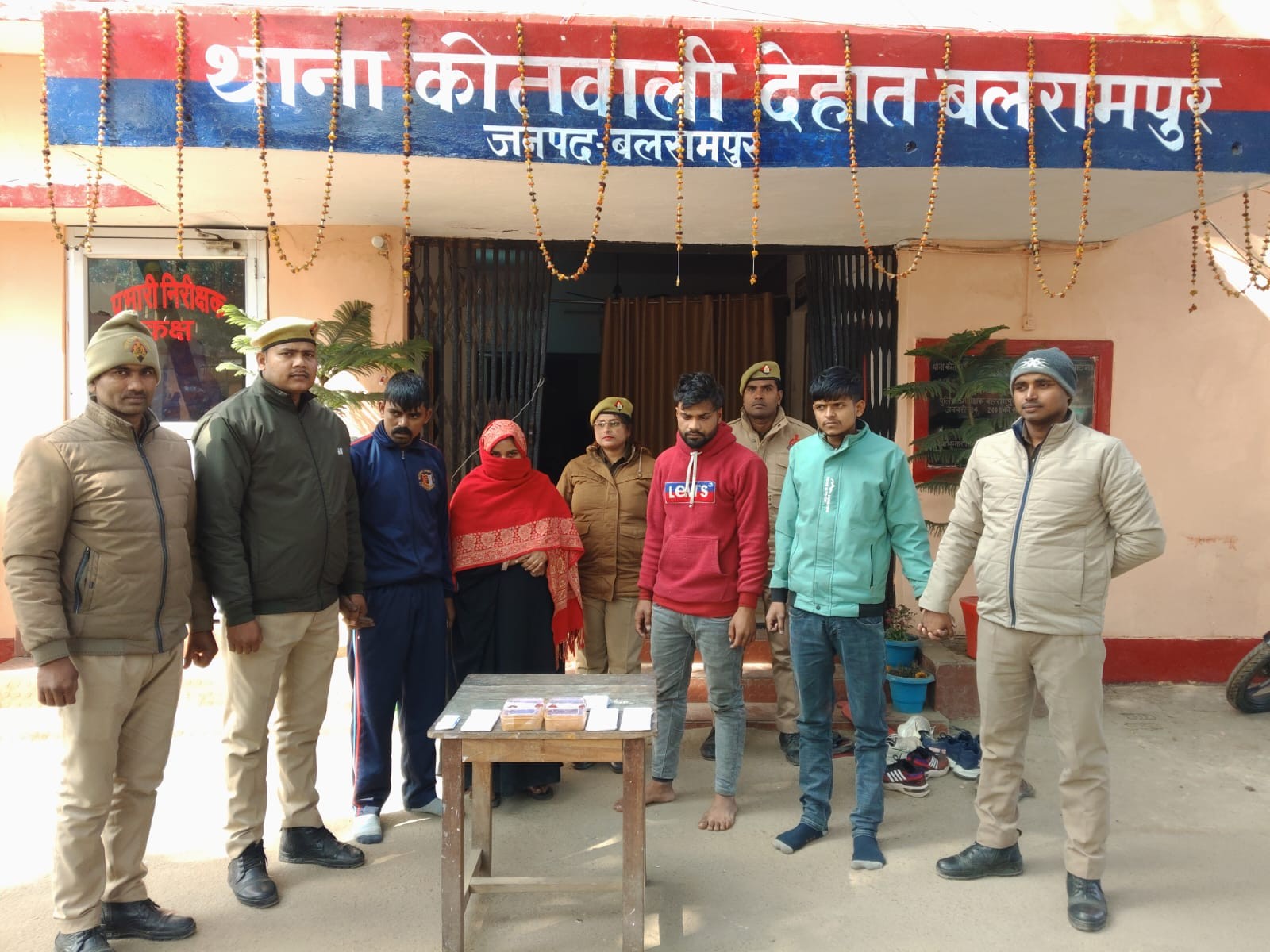 5 लाख की स्मैक के साथ 4 गिरफ्तार:  बलरामपुर में स्विफ्ट डिजायर कार जब्त, तस्करी गिरोह का भंडाफोड़ – Balrampur News