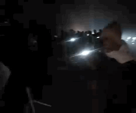 हादसे के बाद लोगों की भीड़ इकट्ठा हो गई।