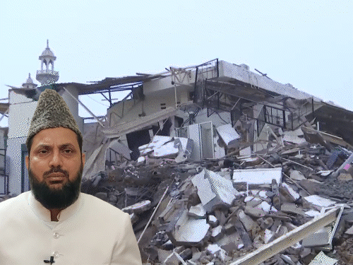 मोहिबुल्लाह नदवी यूपी के रामपुर संसदीय क्षेत्र से सपा सांसद हैं। पुलिस का कहना है कि नदवी घटना वाली रात मस्जिद के पास मौजूद थे। - Dainik Bhaskar